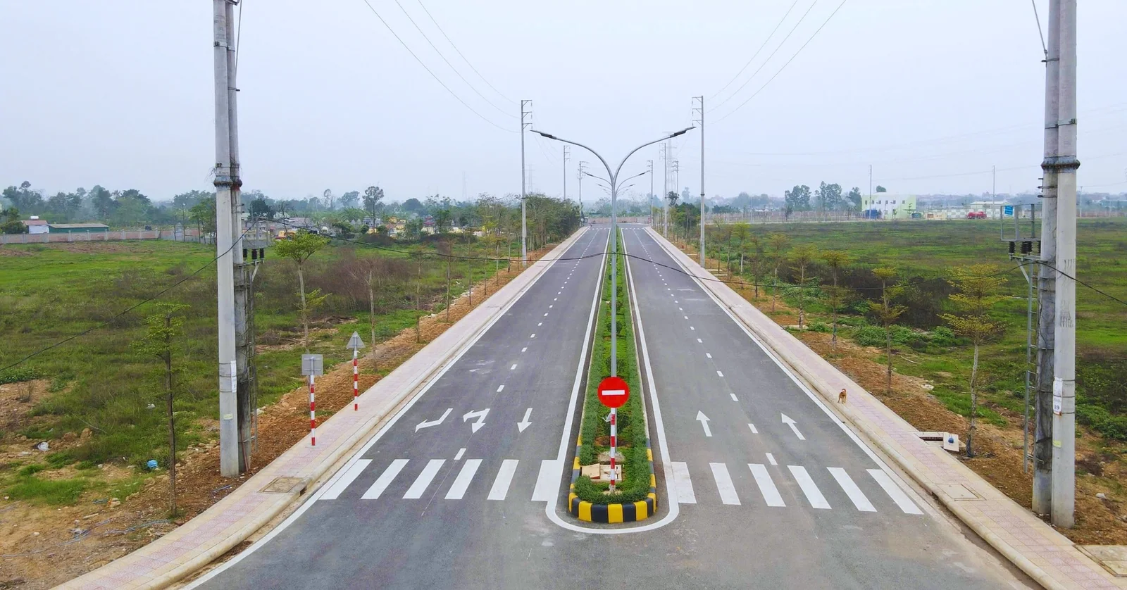 Ảnh thực tế mặt bằng và đường nội khu Cụm công nghiệp Đông Phú Yên